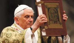 papa_bento_xvi_evangeliario3